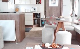 Modern 2017 Model Delta Sienna Static Caravan In Clarach Bay